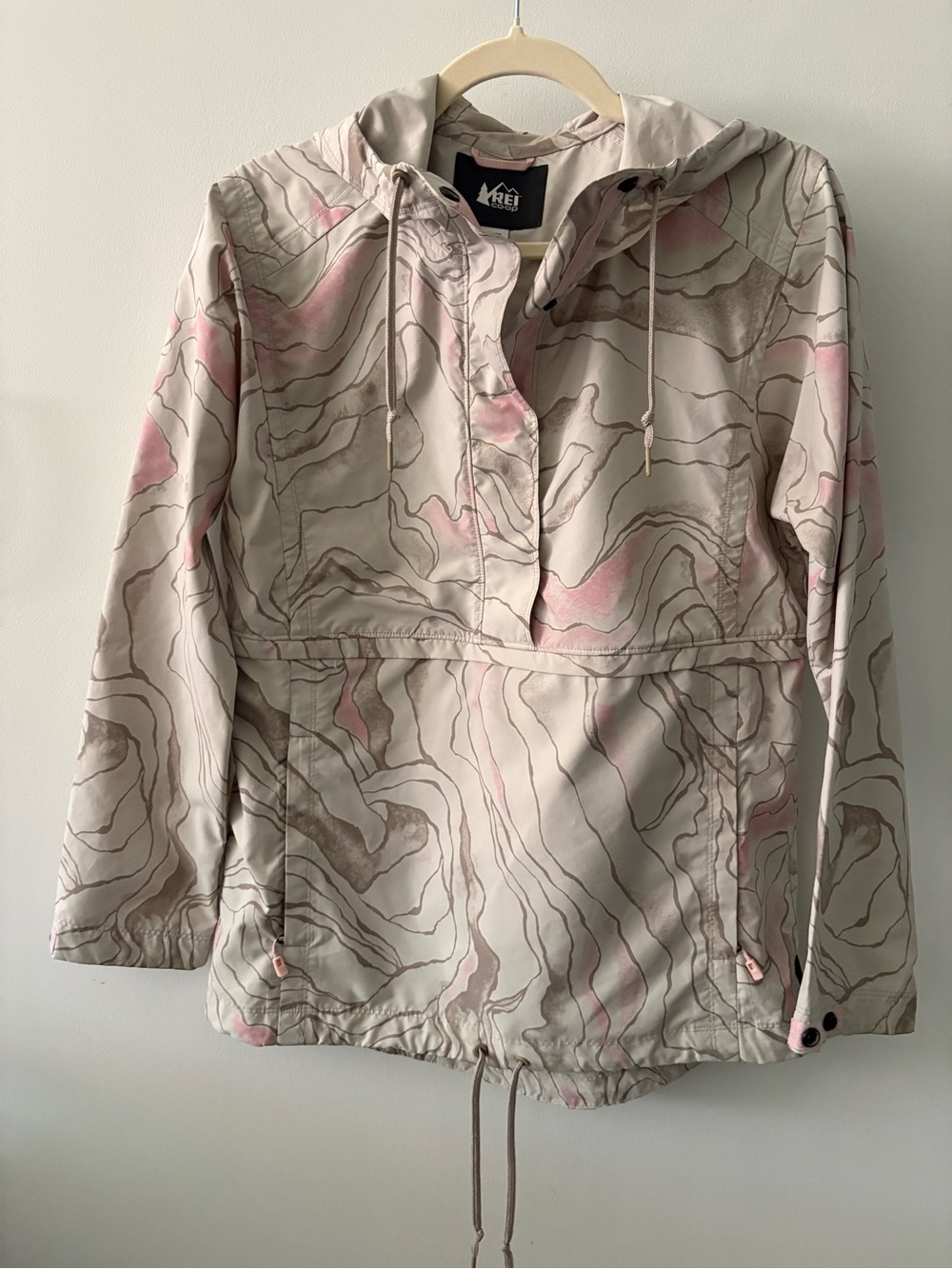 REI Women's Hooded Anorak Jacket in Beige and Pink Abstract Print